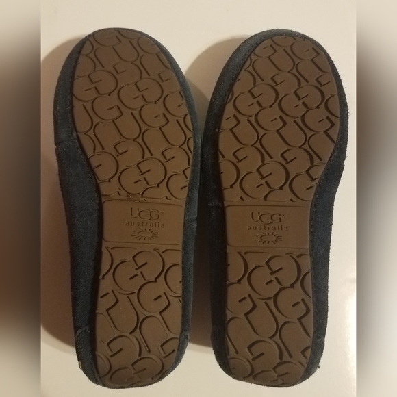 GUC UGG Australia Toddler Slippers - Picture 8 of 10